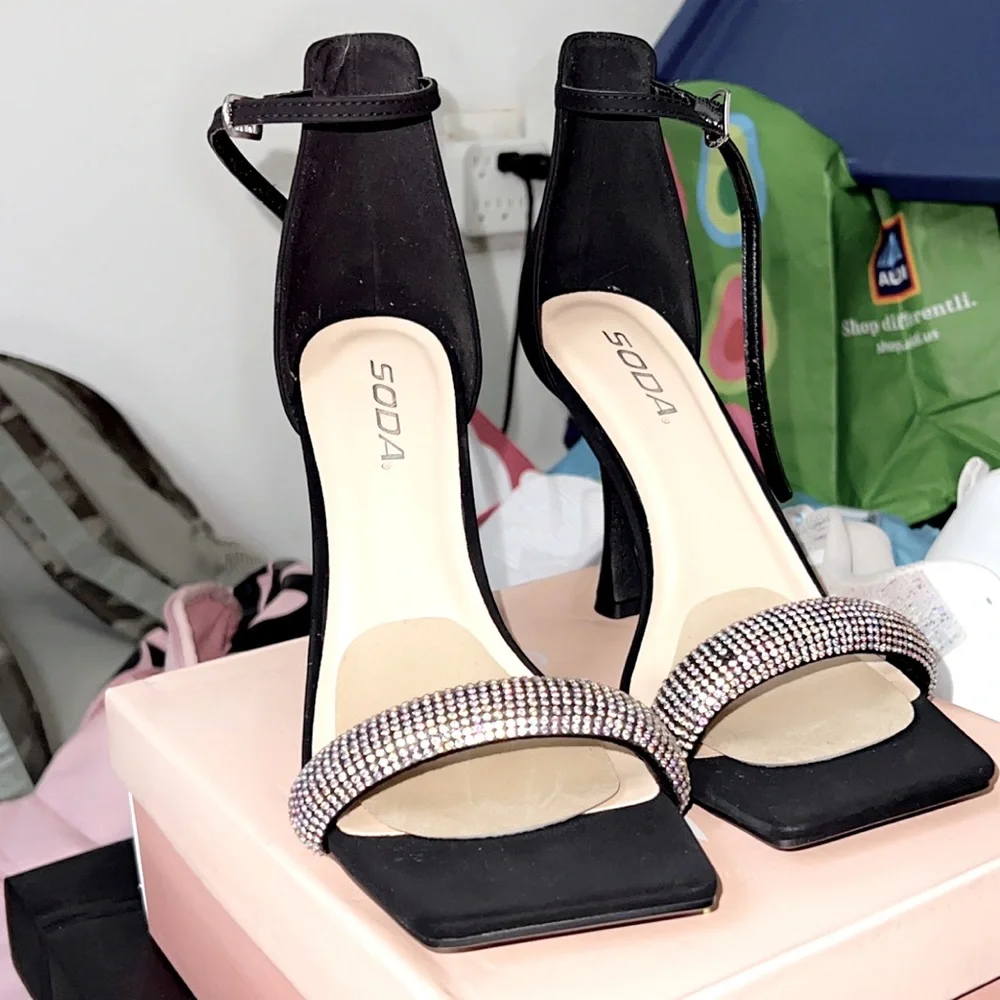 Heels - Picture 1 of 1
